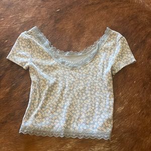 Aeropostale- blue floral print crop w/ lace - XS